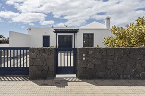 Exterior - Villa Dream Room by Escape Home (Playa Blanca)