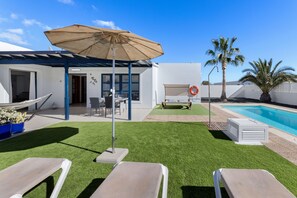Outdoor dining - Villa Dream Room by Escape Home (Playa Blanca)