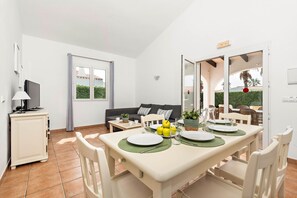 Dining - Villa Sigfrid By Escape Home (Cap d´Artruix)