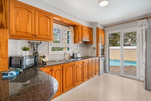 Réfrigérateur, micro-ondes, four, lave-vaisselle