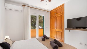 3 quartos, cofres nos quartos, ferros/tábuas de passar roupa