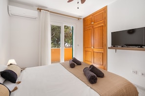 3 chambres, coffre-fort, fer et planche à repasser