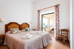 4 bedrooms, in-room safe, iron/ironing board, free WiFi