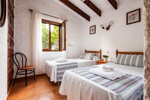 5 chambres, coffres-forts dans les chambres, fer et planche à repasser