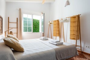 4 bedrooms, in-room safe, iron/ironing board, free WiFi