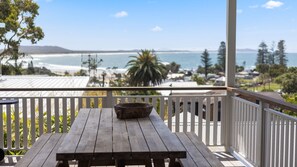 Outdoor dining - East 20 @ Crescent Head (Crescent Head)