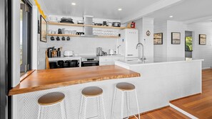 雪櫃、微波爐、焗爐、洗碗機