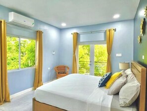 2 chambres, fer et planche à repasser, lit de bébé portatif