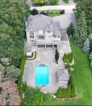Exterior - "Luxury Home with Pool and Outdoor Bar" (Richmond Hill)