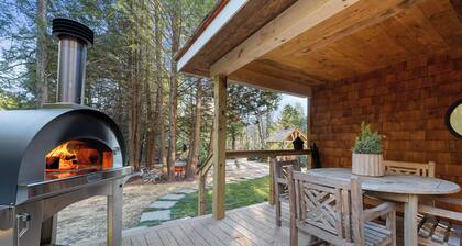 Creekside Couple's Retreat w Hot Tub, Sauna and Game Room, 2 minutes from lake