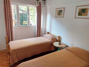 2 bedrooms, iron/ironing board, WiFi, bed sheets