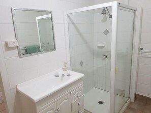 Shower, toilet paper - K'Gari Island Retreat get away! (Eurong)