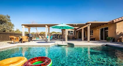 Palm Springs Poolside Oasis near Downtown