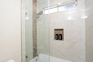 Shower, hair dryer, towels, soap - Palm Springs Poolside Oasis near Downtown (Palm Springs)