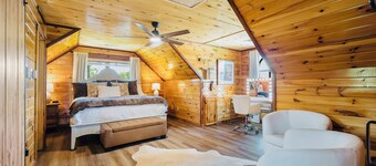 Dreamcatcher elite cabins and events 3BDR 2bth retreat in Saint jo TX