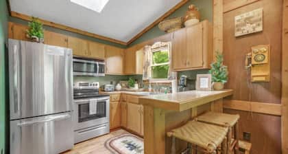 Rushing Creek Retreat, Serene Cabin with Great Views!