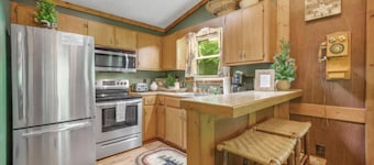 Rushing Creek Retreat, Serene Cabin with Great Views!