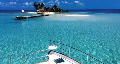 Tropical Yacht Charters. - Family Vacation