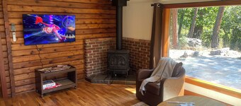 Cozy Rattlesnake Creekside Cabin Retreat 