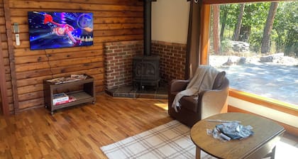 Cozy Rattlesnake Creekside Cabin Retreat