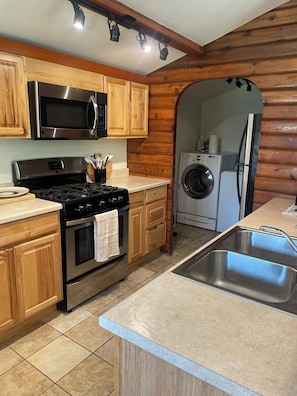 Fridge, microwave, oven, stovetop - Cozy Rattlesnake Creekside Cabin Retreat (Missoula)