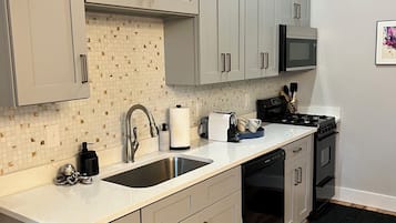 Micro-ondes, four, plaque de cuisson, lave-vaisselle