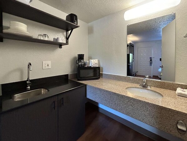 Full-size fridge, microwave, stovetop, coffee/tea maker