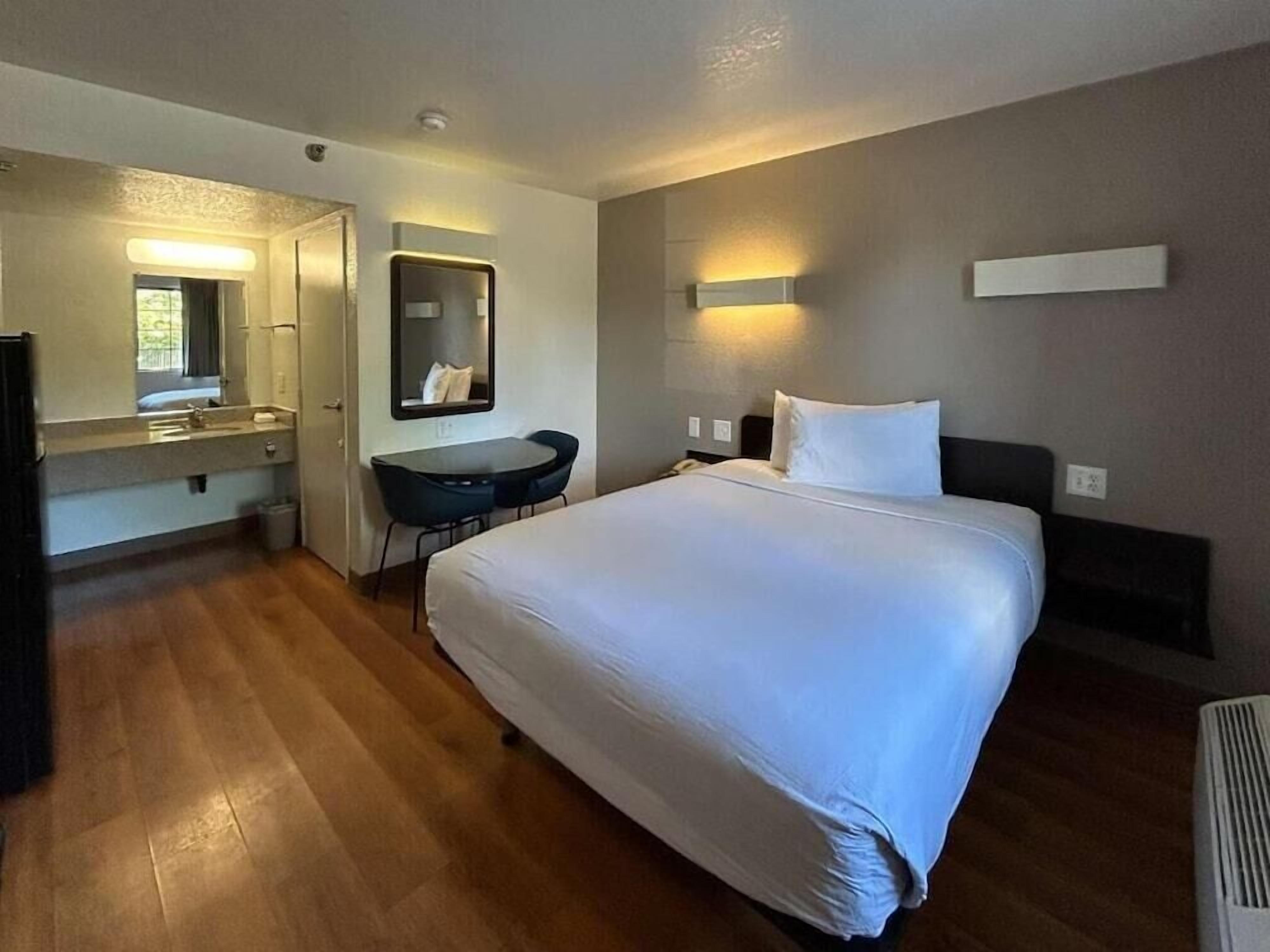 Fer et planche à repasser, Wi-Fi gratuit, draps fournis