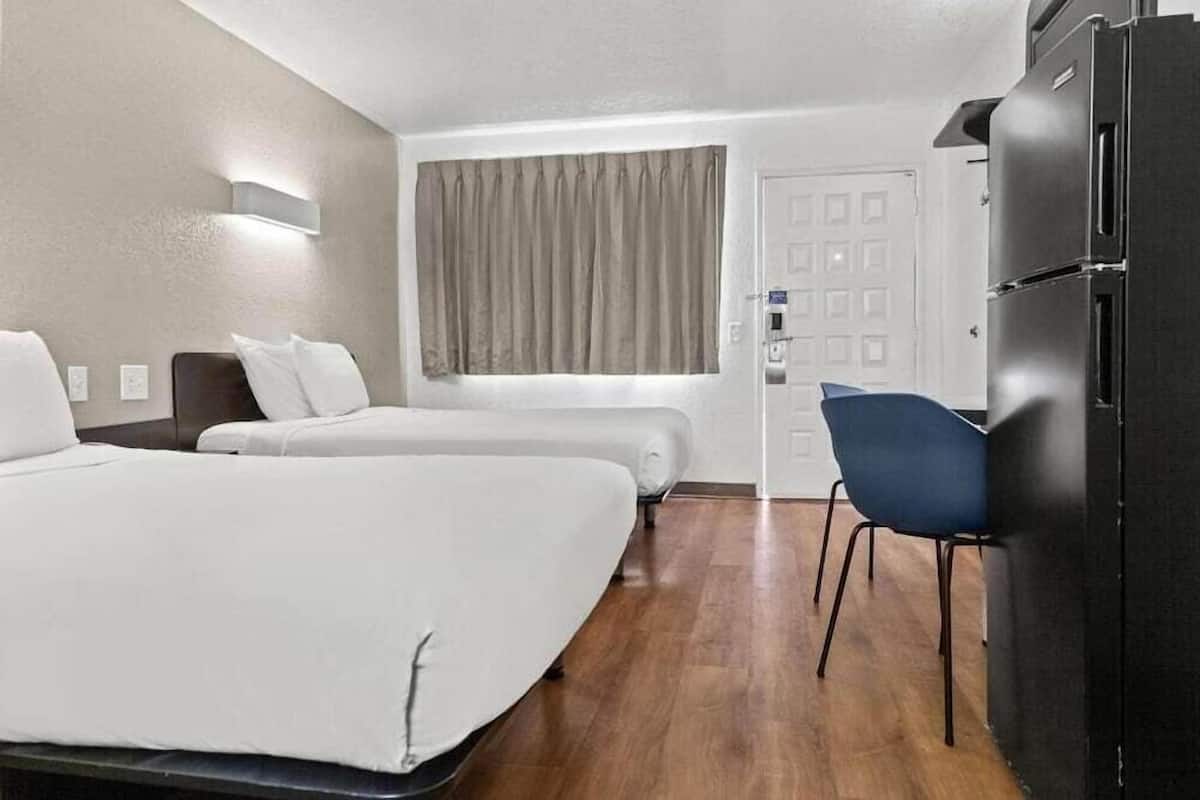 Fer et planche à repasser, Wi-Fi gratuit, draps fournis