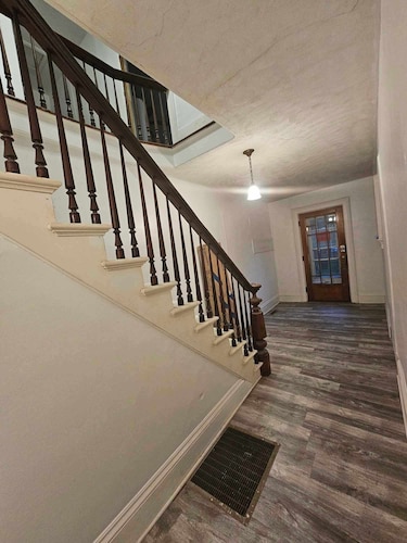 Minutes from SLU and SUNY CANTON-2 bedroom with AC and WiFi in fantastic Canton