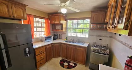 Peaceful 2-bedroom downstairs apartment walking distance to the airport.