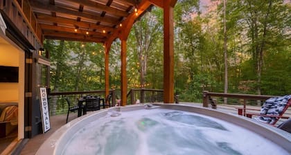 Charming cabin with hot tub, grill, firepit and patio in peaceful Blue Ridge