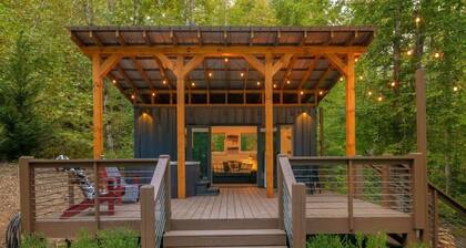 Charming cabin with hot tub, grill, firepit and patio in peaceful Blue Ridge