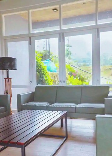 4-bedroom bungalow in charming Nuwaraeliya with WiFi access