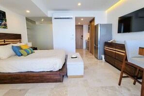 Iron/ironing board, free WiFi, bed sheets