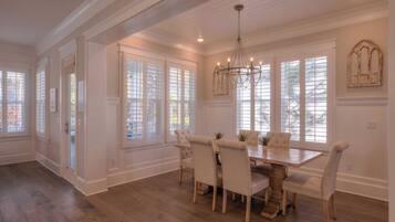 House (4 Bedrooms) | Interior