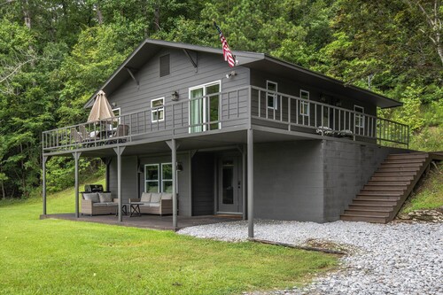 Lakefront Cabin w/ Dock, Multi-Acre Privacy, Fire Pit, Kayaks & Boat Rental
