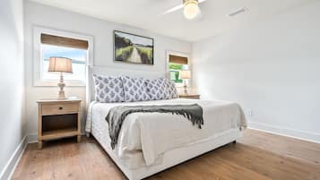 3 bedrooms, in-room safe, desk, iron/ironing board
