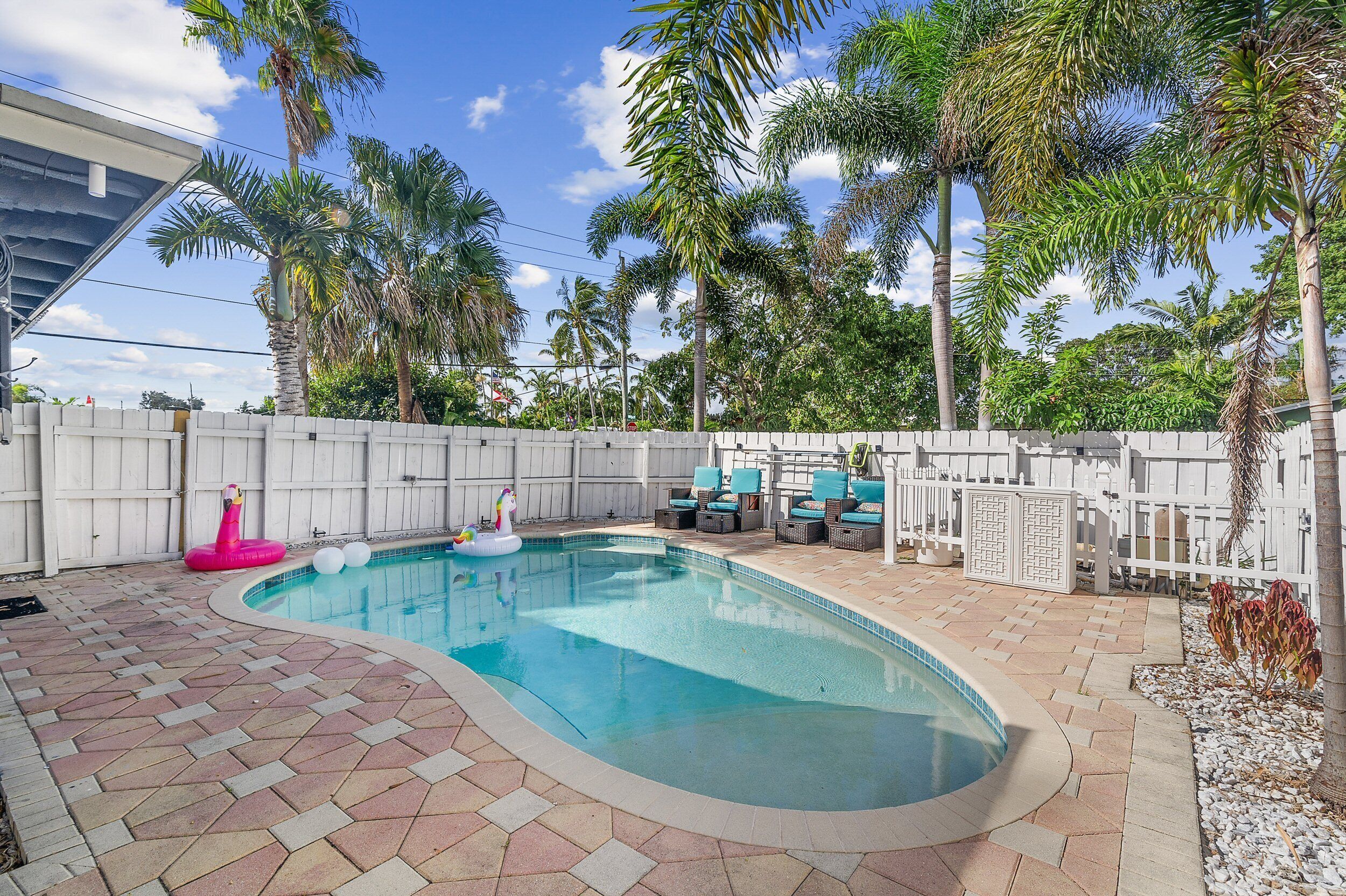 Piscina a l'aire lliure i piscina climatitzada 