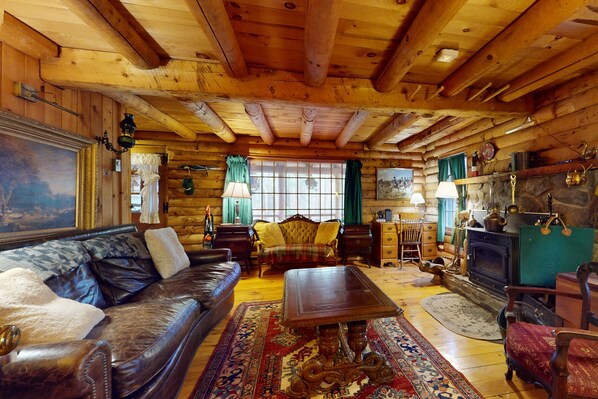 TV - Rustic cabin in serene location with fireplace and pool access (Wardsboro)