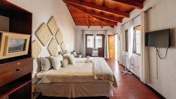 5 bedrooms, WiFi, bed sheets