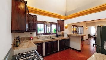 Fridge, microwave, oven, coffee/tea maker