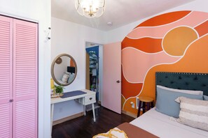 3 عدّة غرف نوم ومكواة/لوح كي وواي فاي وملاءات أسرّة