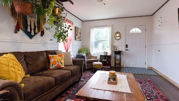 Fernseher, Kamin, Stereoanlage