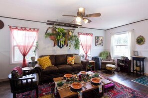 TV, fireplace, stereo