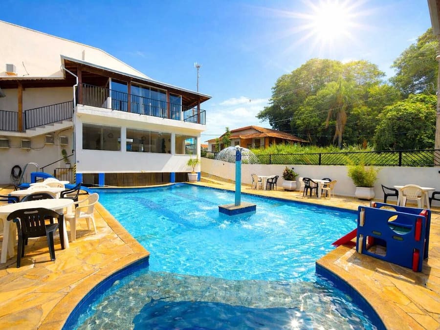 Thác nước hồ bơi