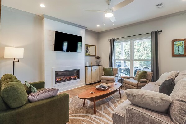 Smart-tv och eldstad