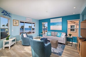 Smart TV - Beach front spectacular Ocean Views Pet Friendly (Oceanside)
