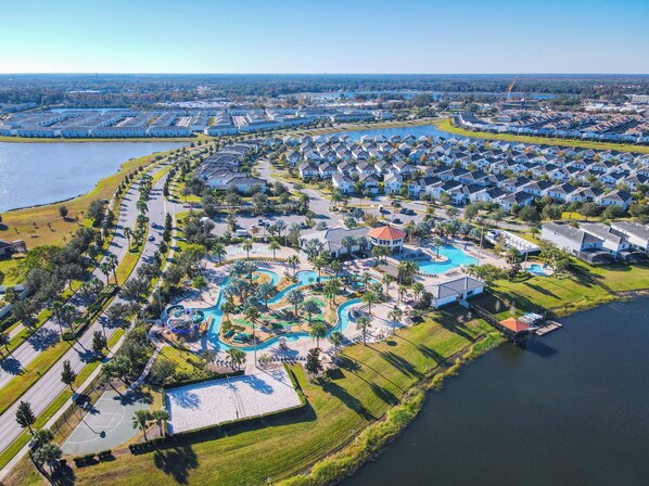 Exterior - ✨ 5BR/4BA Townhouse w/ Private Pool, Themed Rooms & Resort Pools, Lazy River | 10 Minutes to Disney (Kissimmee)