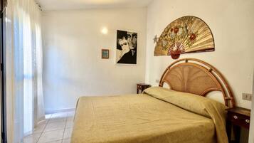 2 Schlafzimmer, Reisekinderbett